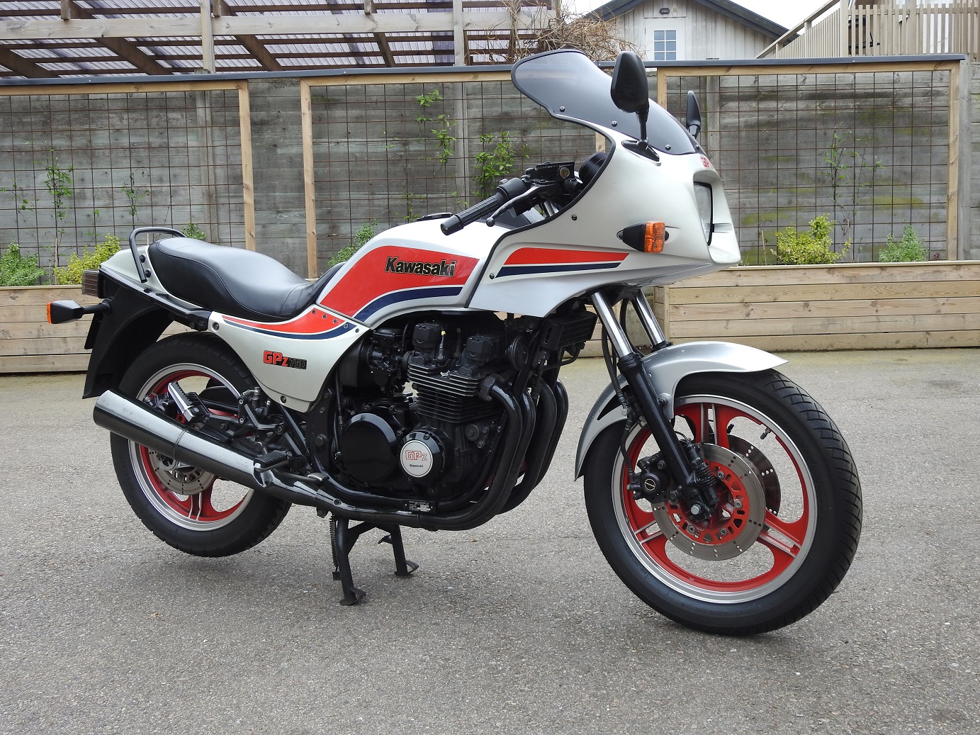 Kawasaki GPz 750 -83